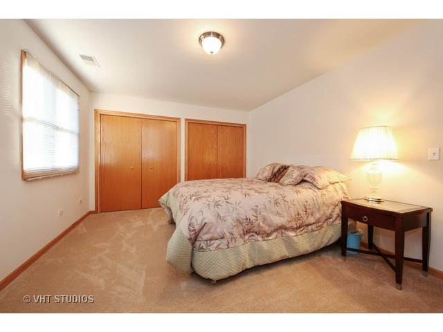 6800 Caitlin Ct, Willowbrook, IL 60527 photo 17