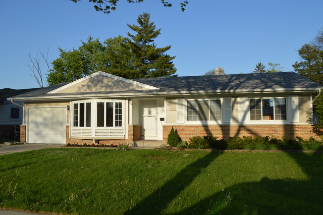 75 Evergreen St, Elk Grove Village, IL 60007 photo 2