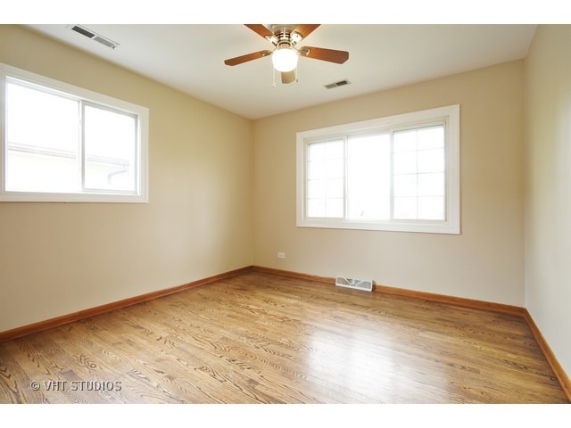 75 Evergreen St, Elk Grove Village, IL 60007 photo 9