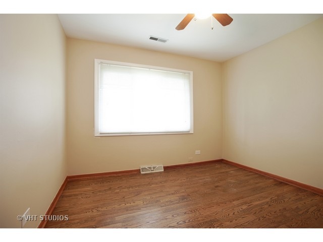 75 Evergreen St, Elk Grove Village, IL 60007 photo 10