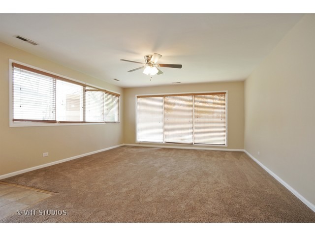 75 Evergreen St, Elk Grove Village, IL 60007 photo 6