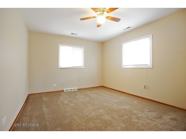 75 Evergreen St, Elk Grove Village, IL 60007 photo 8