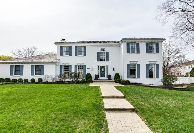 215 Sunset Ridge Rd, Willowbrook, IL 60527 photo 1