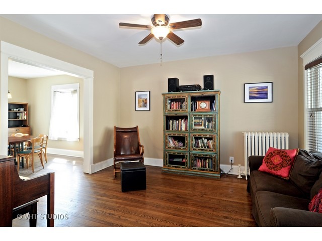 4847 N Bernard St, Chicago, IL 60625 photo 2