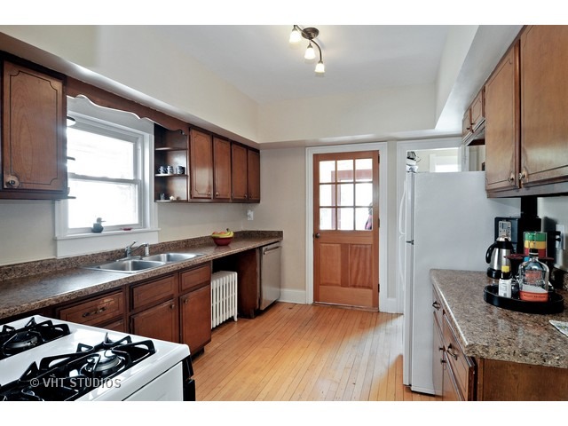 4847 N Bernard St, Chicago, IL 60625 photo 3