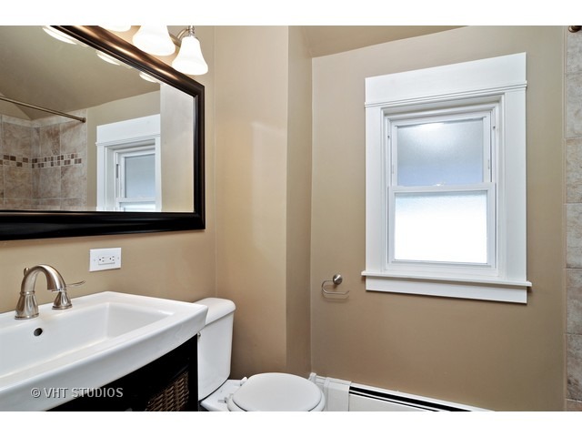 4847 N Bernard St, Chicago, IL 60625 photo 9