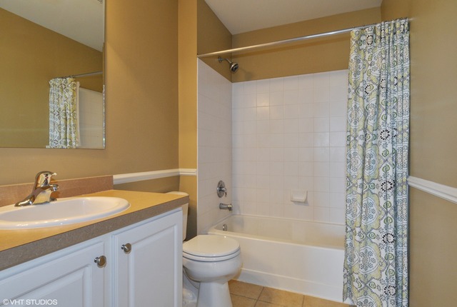 2436 Georgetown Cir, Aurora, IL 60503 photo 7