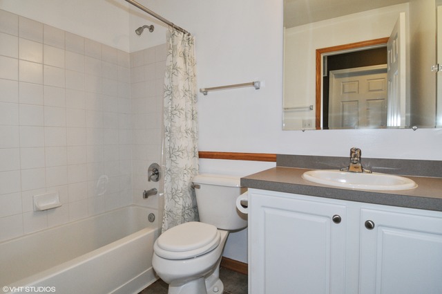 2436 Georgetown Cir, Aurora, IL 60503 photo 9