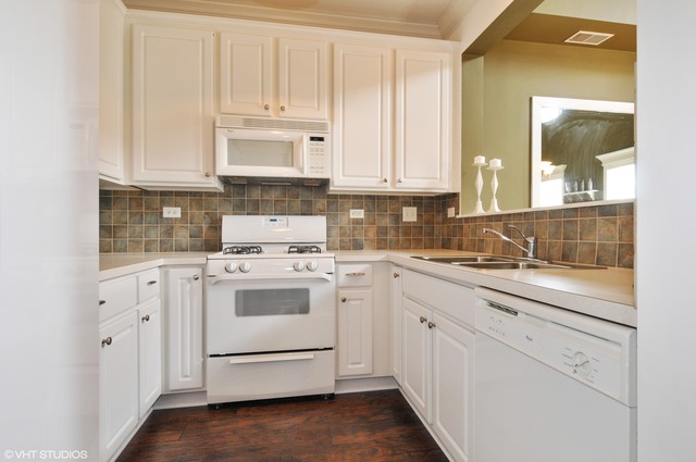 2436 Georgetown Cir, Aurora, IL 60503 photo 3
