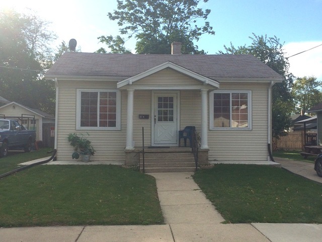 314 Trask St, Aurora, IL 60505 photo 2