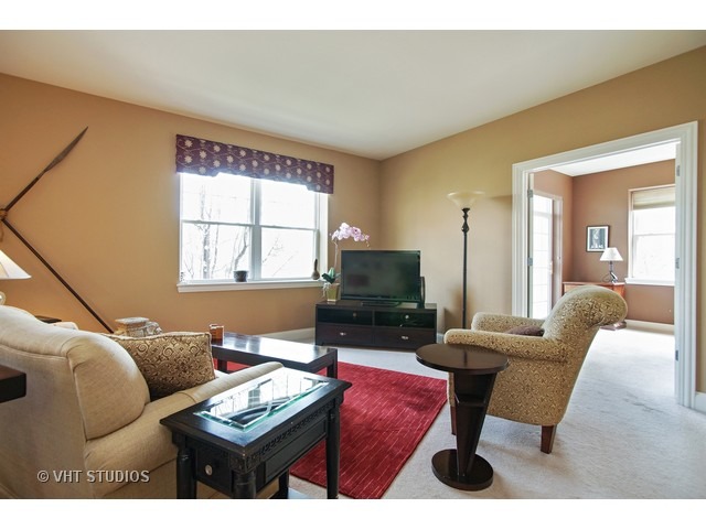 1 Itasca Pl #214, Itasca, IL 60143 photo 2