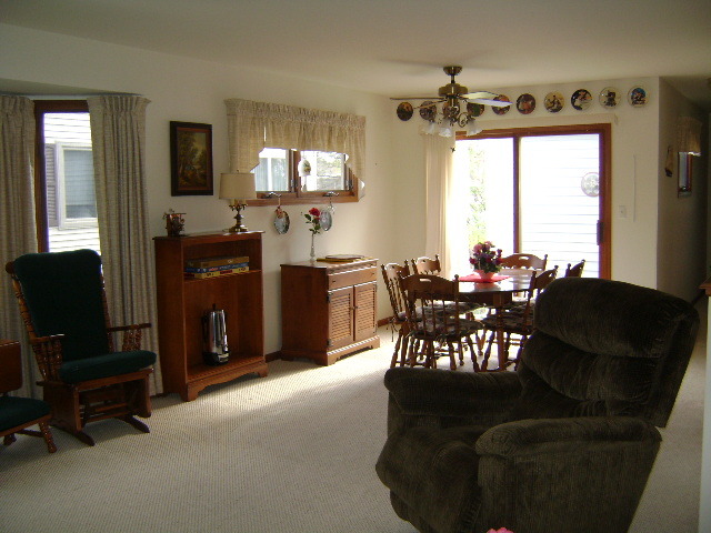 39 S Juniper Dr, North Aurora, IL 60542 photo 4