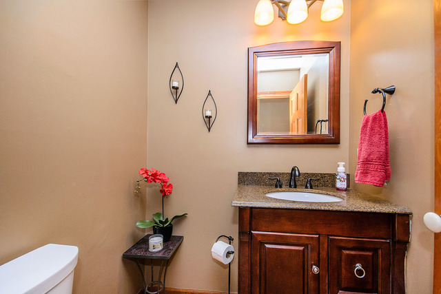 810 Harmon Blvd, Hoffman Estates, IL 60169 photo 10