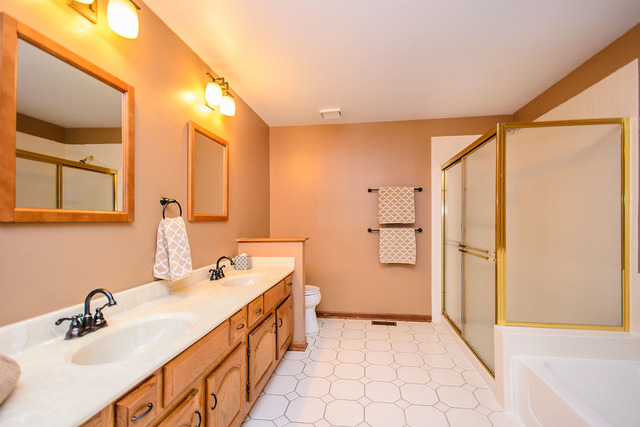 810 Harmon Blvd, Hoffman Estates, IL 60169 photo 18