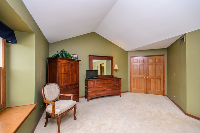 810 Harmon Blvd, Hoffman Estates, IL 60169 photo 12