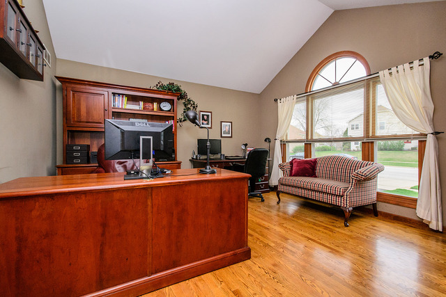 810 Harmon Blvd, Hoffman Estates, IL 60169 photo 9