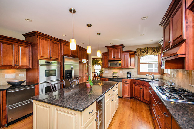 810 Harmon Blvd, Hoffman Estates, IL 60169 photo 4