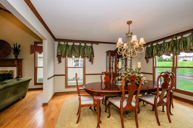 810 Harmon Blvd, Hoffman Estates, IL 60169 photo 7