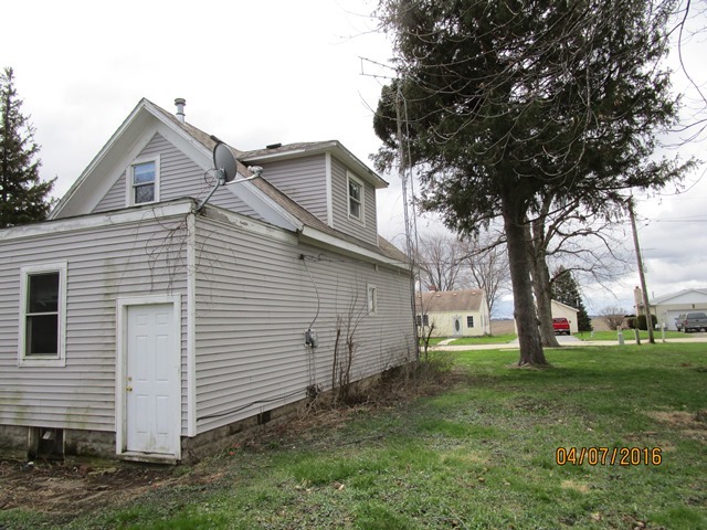 271 W Hardanger Gate, Lee, IL 60530 photo 4