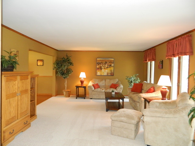 3575 Londonderry Ct, Hoffman Estates, IL 60067 photo 4