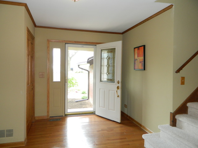 3575 Londonderry Ct, Hoffman Estates, IL 60067 photo 3