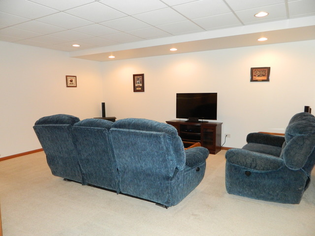 3575 Londonderry Ct, Hoffman Estates, IL 60067 photo 21