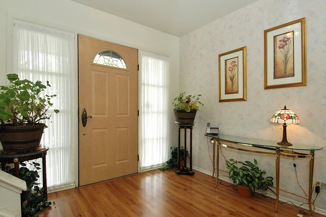 735 Alhambra Ln, Hoffman Estates, IL 60169 photo 2