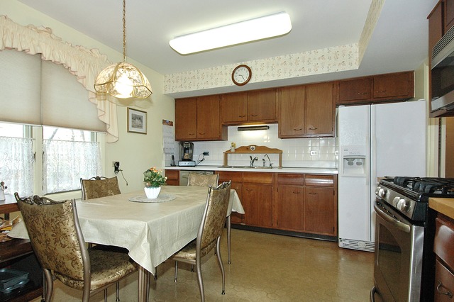 735 Alhambra Ln, Hoffman Estates, IL 60169 photo 5