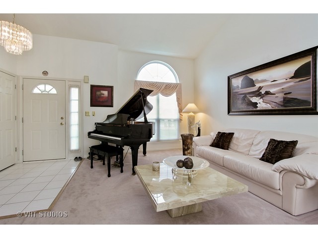 333 Sundance Dr, Bartlett, IL 60103 photo 2