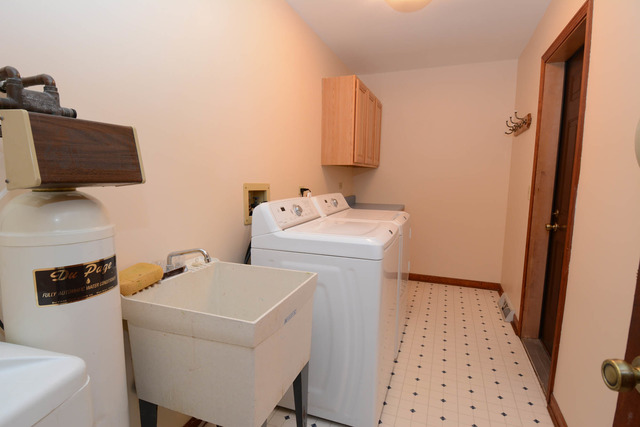 877 Braintree Ln, Bartlett, IL 60103 photo 16
