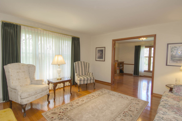 877 Braintree Ln, Bartlett, IL 60103 photo 2