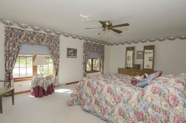 877 Braintree Ln, Bartlett, IL 60103 photo 11