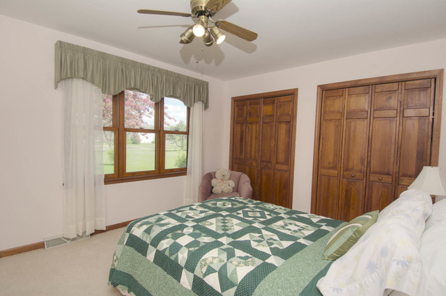877 Braintree Ln, Bartlett, IL 60103 photo 13