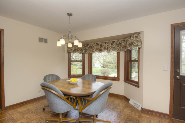 877 Braintree Ln, Bartlett, IL 60103 photo 8