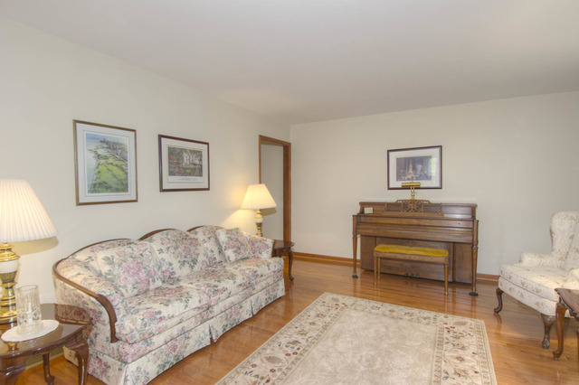 877 Braintree Ln, Bartlett, IL 60103 photo 3