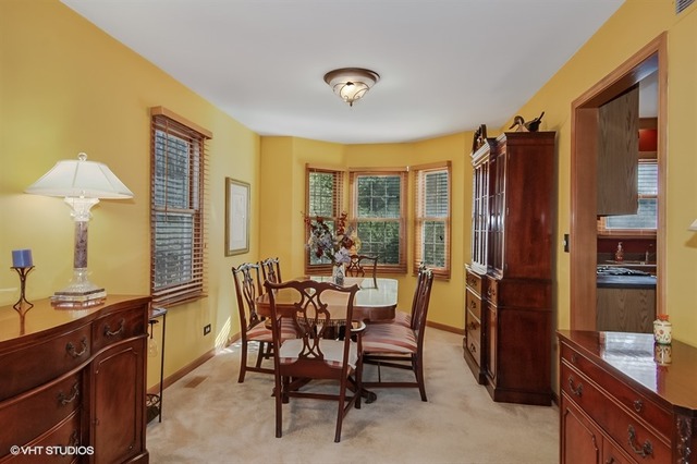 2699 Colonial Dr, Elgin, IL 60124 photo 7
