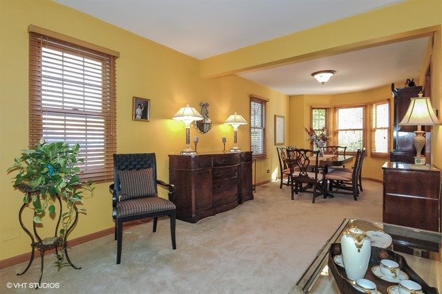 2699 Colonial Dr, Elgin, IL 60124 photo 4