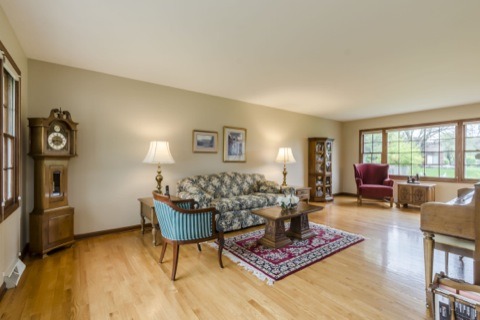 2043 Cromwell Dr, Wheaton, IL 60189 photo 2