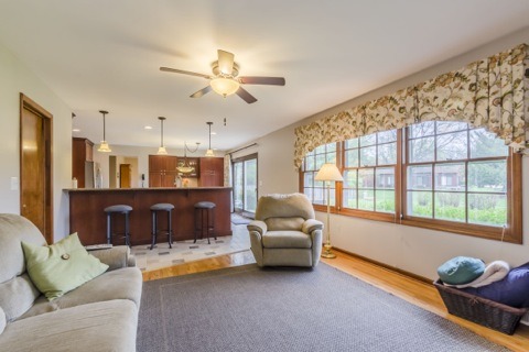 2043 Cromwell Dr, Wheaton, IL 60189 photo 7