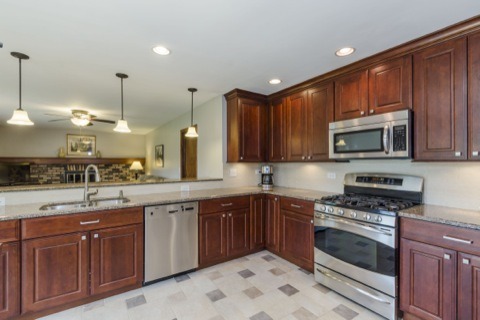 2043 Cromwell Dr, Wheaton, IL 60189 photo 5