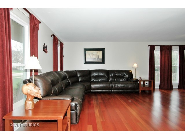 1160 Spring Creek Rd, Elgin, IL 60120 photo 4