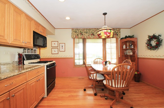 1208 Lynnfield Ln, Bartlett, IL 60103 photo 8