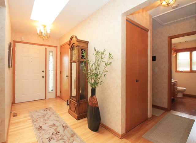 1208 Lynnfield Ln, Bartlett, IL 60103 photo 2