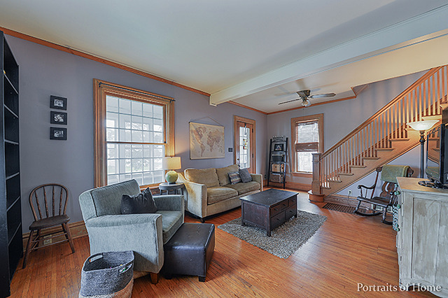 329 Spruce St, Aurora, IL 60506 photo 2