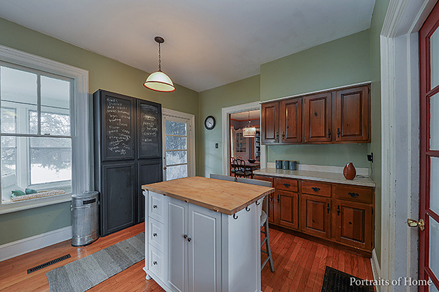 329 Spruce St, Aurora, IL 60506 photo 4