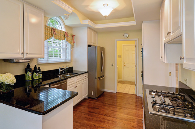 9 E Old Mill Ln, Burr Ridge, IL 60527 photo 8