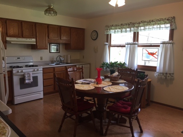 4608 Willow Ln, Mchenry, IL 60050 photo 2