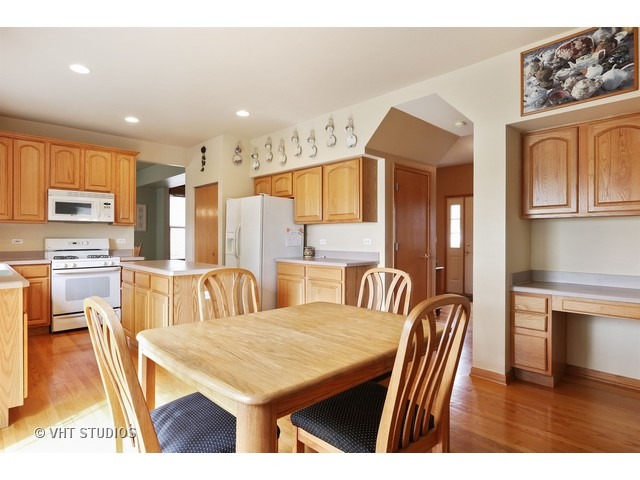 11644 S Decathalon Ln, Plainfield, IL 60585 photo 4