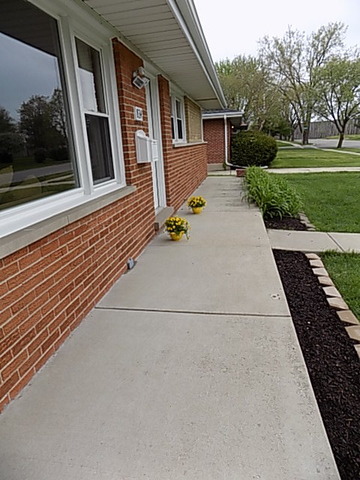 834 N School St, Addison, IL 60101 photo 2