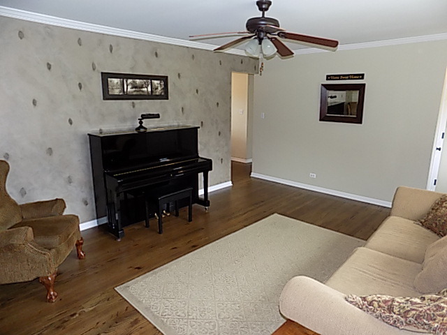 834 N School St, Addison, IL 60101 photo 5
